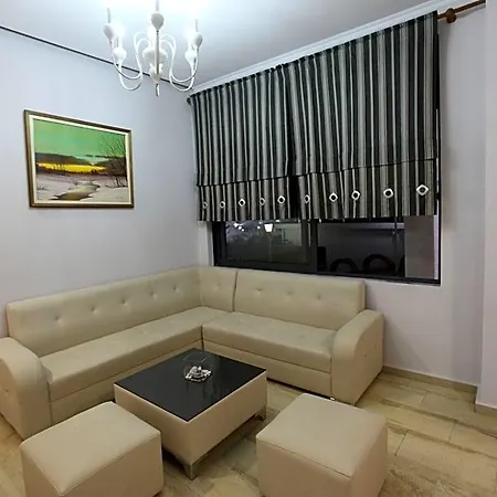 מלון Joni Kompleks סרנדה
